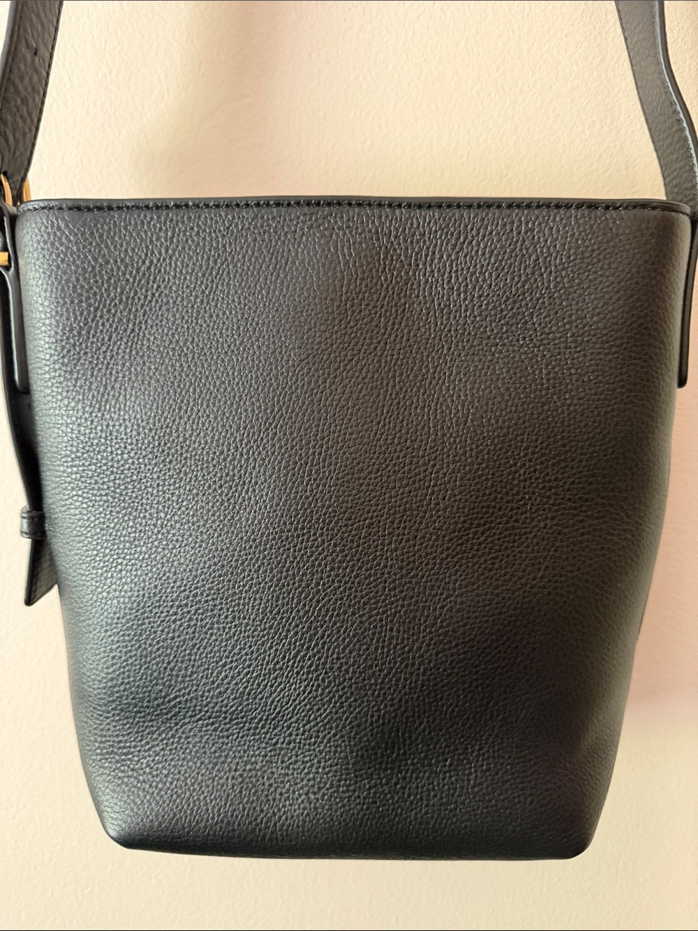 Quince Italian Leather Bucket Crossbody - Picture 3 of 9